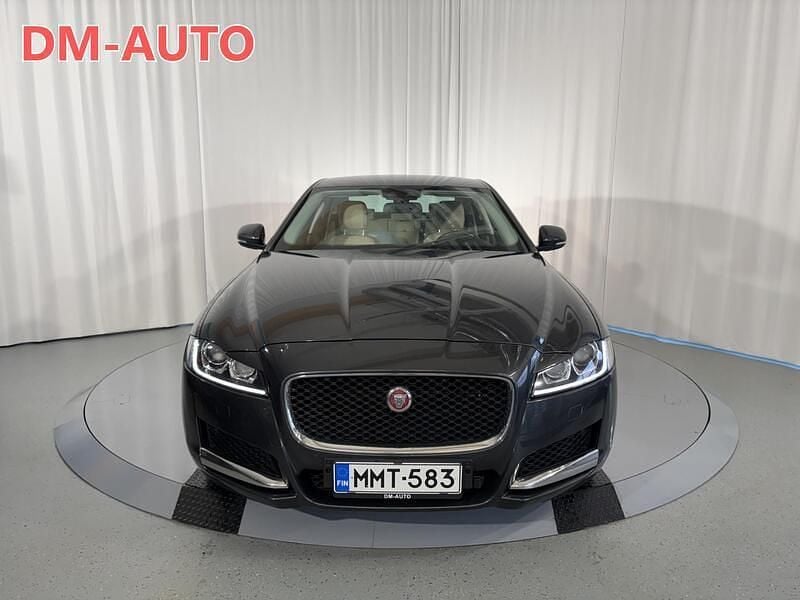 Käytetty Jaguar XF Business Edition 180 HP (132 kW) 2016 Harmaa Sedan