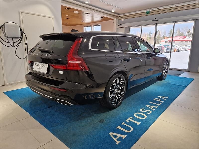 Käytetty Volvo V60 Business Edition 340 HP (250 kW) 2022 Farmari
