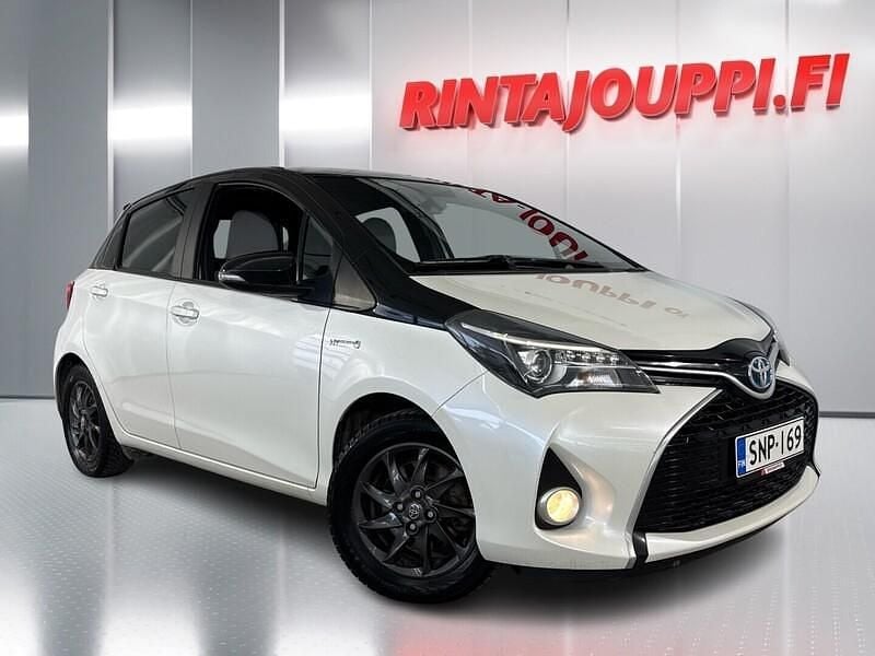 Käytetty Toyota Yaris Hybrid Style 73 HP (53 kW) 2016 Viistoperä
