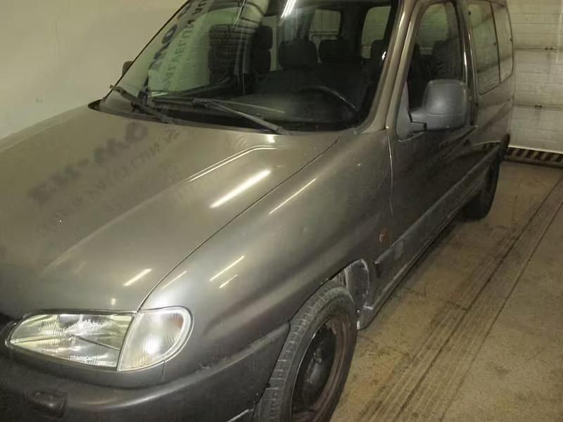 Käytetty Peugeot Partner 1998 Tila-auto
