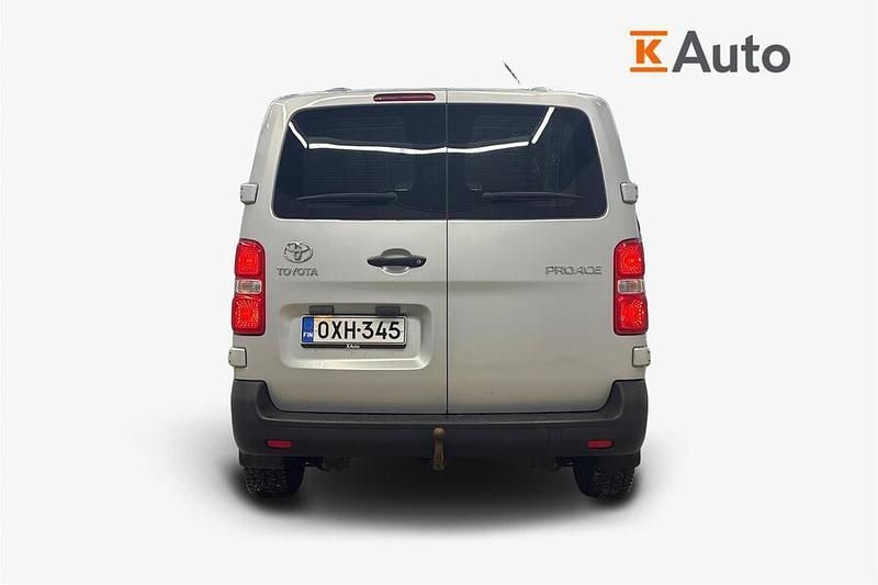 Käytetty Toyota Proace 122 HP (89 kW) 2018 Hopea Tila-auto