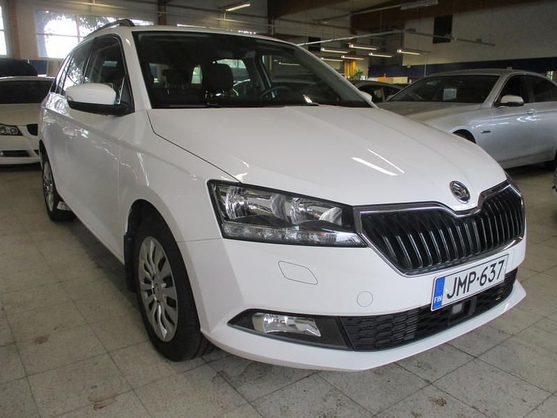 Valkoinen Käytetty 2022 Skoda Fabia Ambition Viistoperä | 15 980 € (Perustarjous) - Kuva 1/4