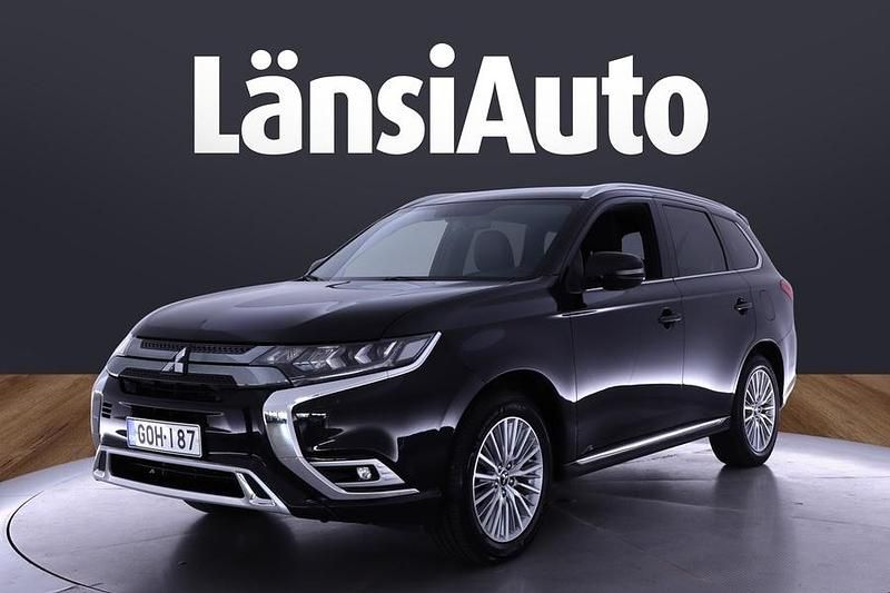 Musta Käytetty 2018 Mitsubishi Outlander P-HEV Instyle Katumaasturi | 17 999 € (Hyvä tarjous) - Kuva 1/1