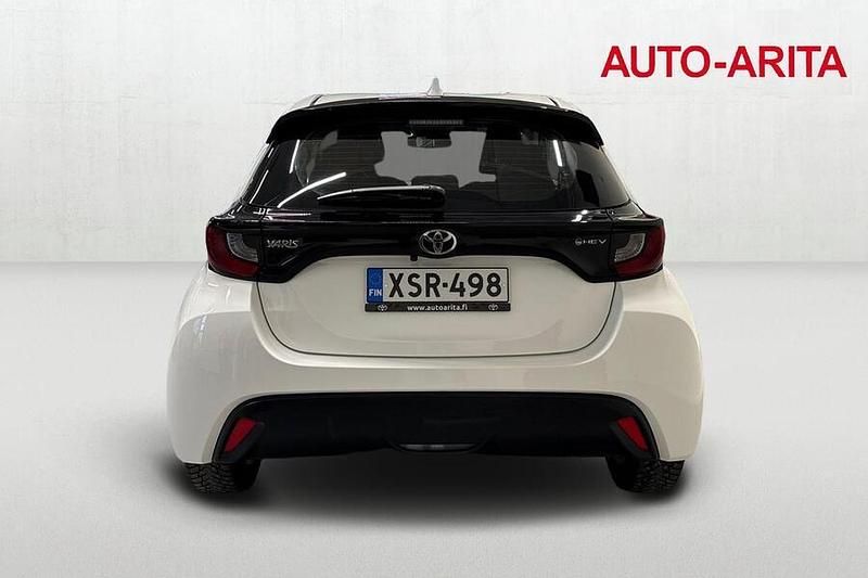 Käytetty Toyota Yaris Hybrid 116 HP (85 kW) 2024 Valkoinen Viistoperä
