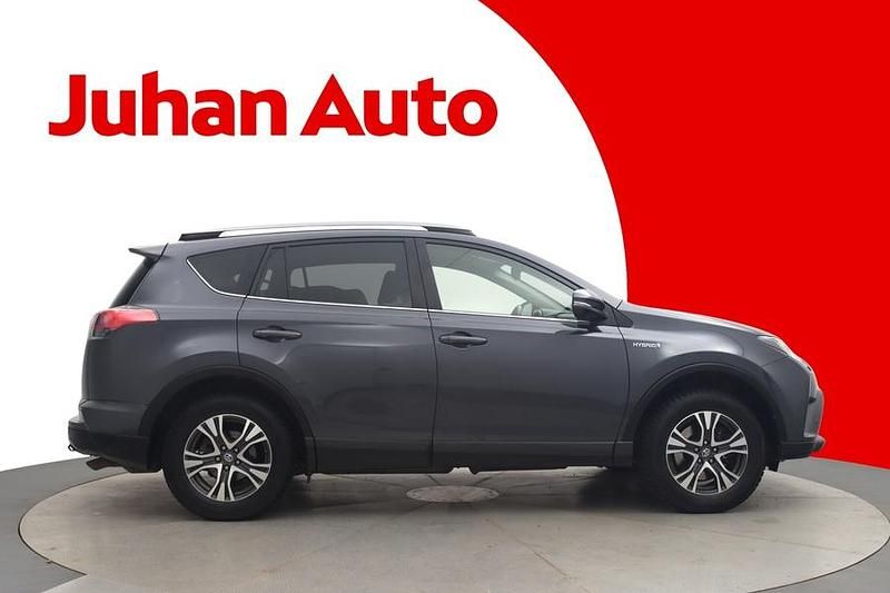 Käytetty Toyota RAV4 Hybrid Active 155 HP (114 kW) 2017 Harmaa Katumaasturi