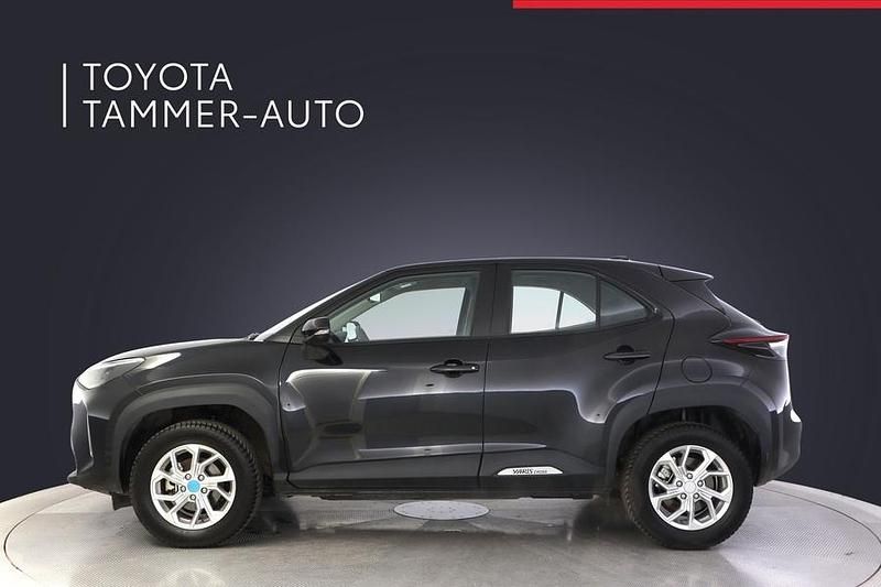 Käytetty Toyota Yaris Cross Active 116 HP (85 kW) 2024 Musta Katumaasturi