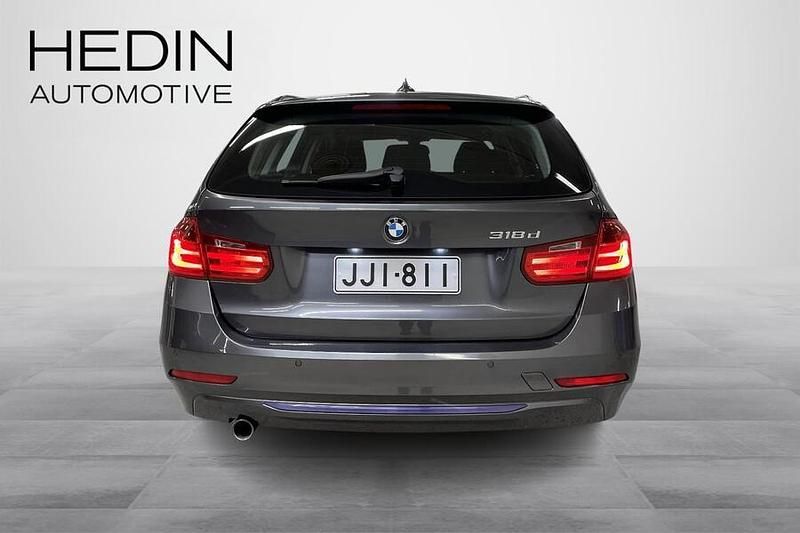 Käytetty BMW 318 Sport Line 143 HP (105 kW) 2014 Harmaa Farmari