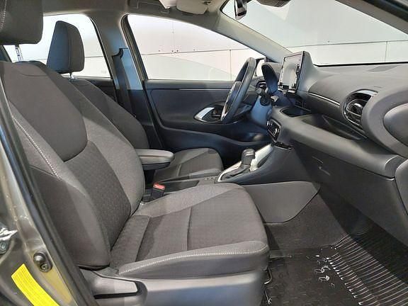 Käytetty Toyota Yaris Active 114 HP (83 kW) 2024 6x1 oxide bronze Viistoperä