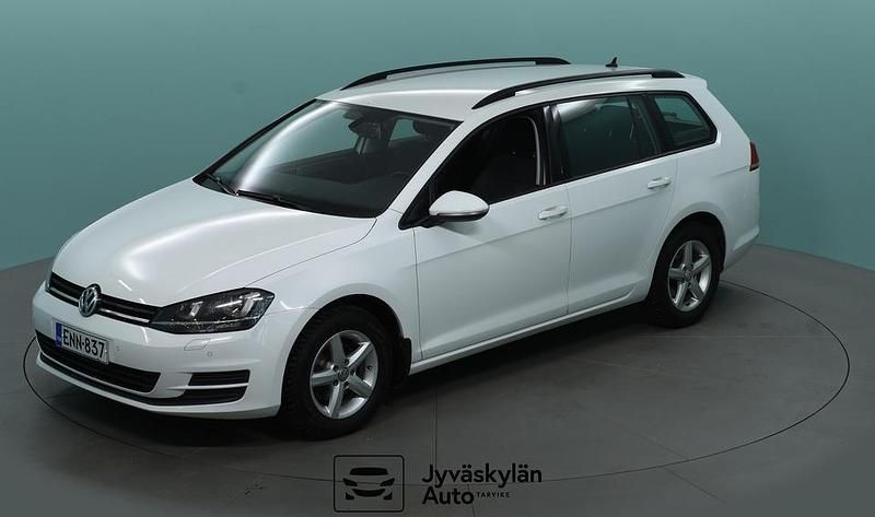 Käytetty VW Golf VII Comfortline 105 HP (77 kW) 2015 Valkoinen Farmari
