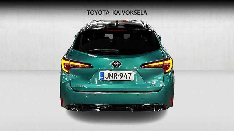 Käytetty Toyota Corolla Premium 196 HP (144 kW) 2025 Vihreä Farmari