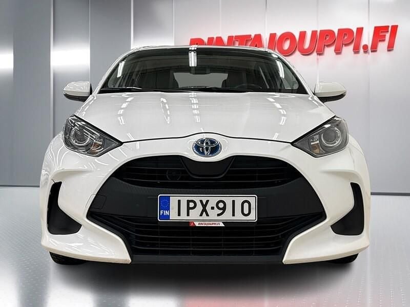 Käytetty Toyota Yaris Hybrid Active 116 HP (85 kW) 2022 Valkoinen Viistoperä