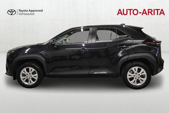 Käytetty Toyota Yaris Active 114 HP (83 kW) 2023 Musta Viistoperä