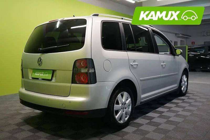 Käytetty VW Touran Trendline 140 HP (102 kW) 2009 Hopea / harmaa Tila-auto