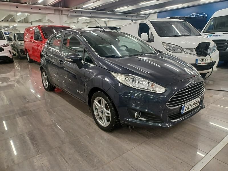Harmaa Käytetty 2015 Ford Fiesta Titanium Viistoperä | 8 480 € (Perustarjous) - Kuva 1/4