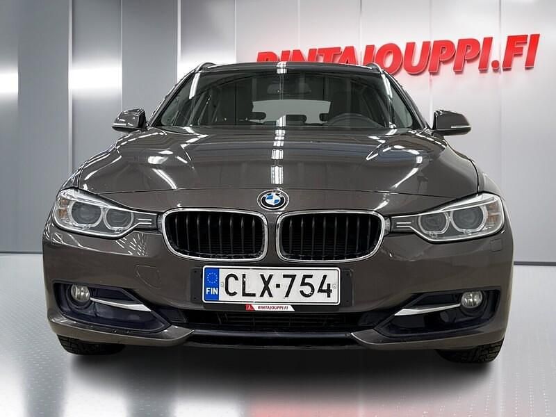 Käytetty BMW 320 Sport Line 184 HP (135 kW) 2013 Ruskea Farmari