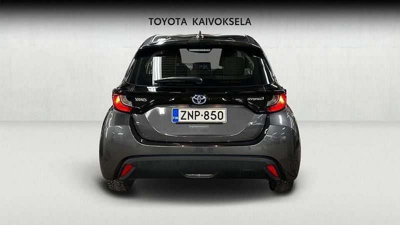 Käytetty Toyota Yaris Hybrid Active 116 HP (85 kW) 2021 Harmaa Viistoperä