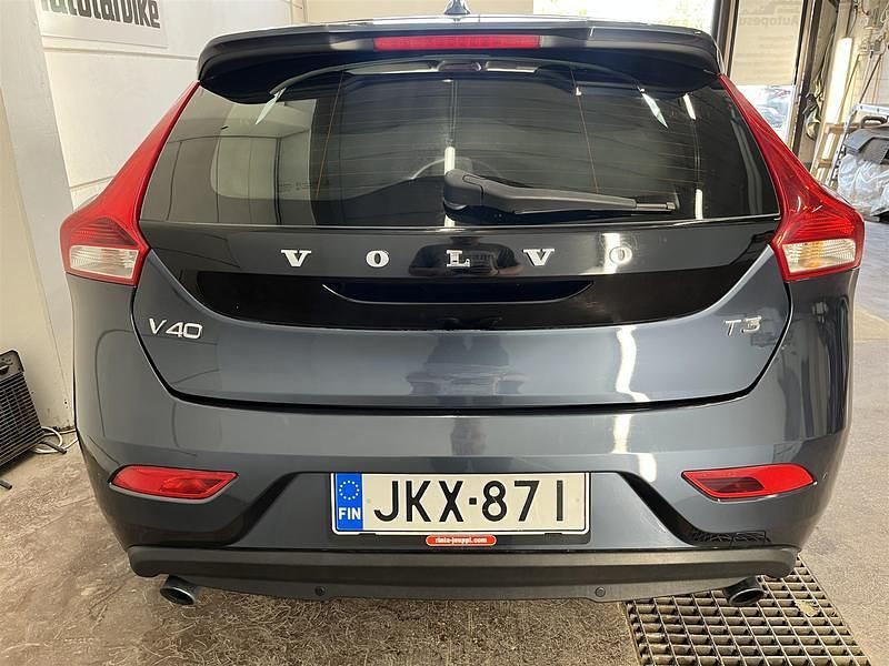 Käytetty Volvo V40 Business Edition 152 HP (111 kW) 2018 Sininen Farmari