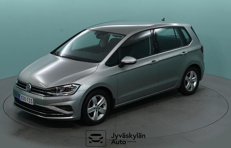 Käytetty VW Golf Sportsvan Comfortline 131 HP (96 kW) 2018 Hopea Tila-auto