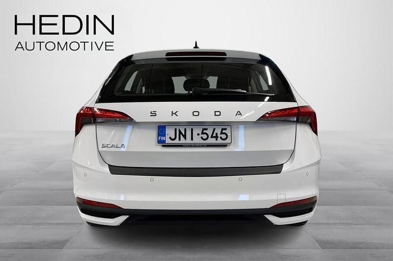 Käytetty Skoda Scala Drive 95 HP (69 kW) 2024 Valkoinen Viistoperä