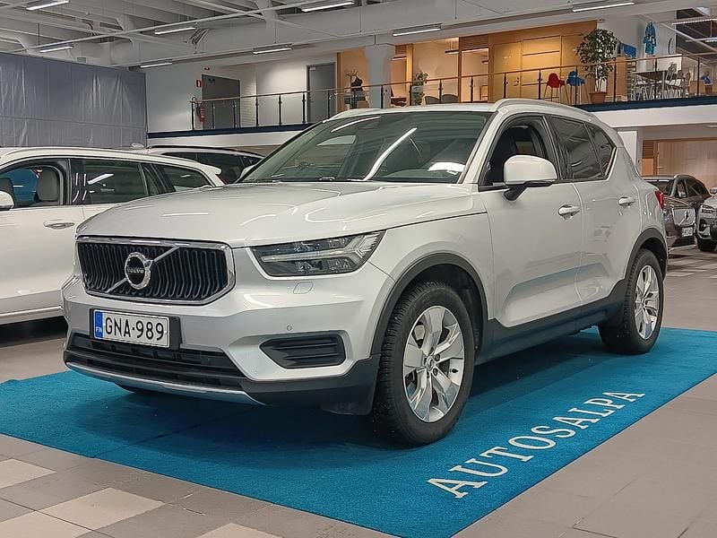 Käytetty Volvo XC40 Momentum 190 HP (139 kW) 2018 Katumaasturi