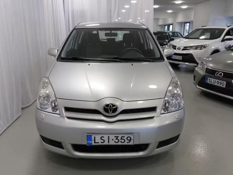 Käytetty Toyota Corolla Verso Business Edition 110 HP (80 kW) 2006 Hopea Tila-auto