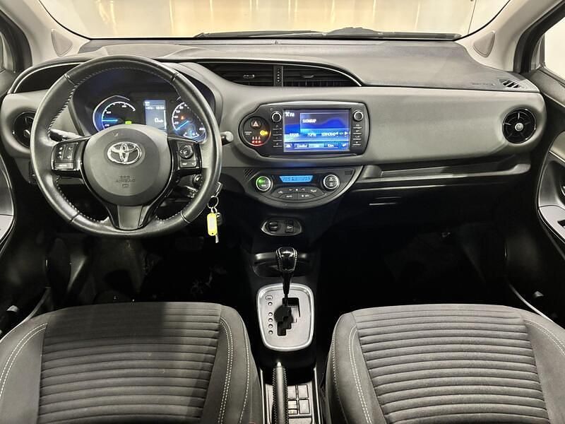 Käytetty Toyota Yaris Hybrid Multidrive S 73 HP (53 kW) 2018 Viistoperä