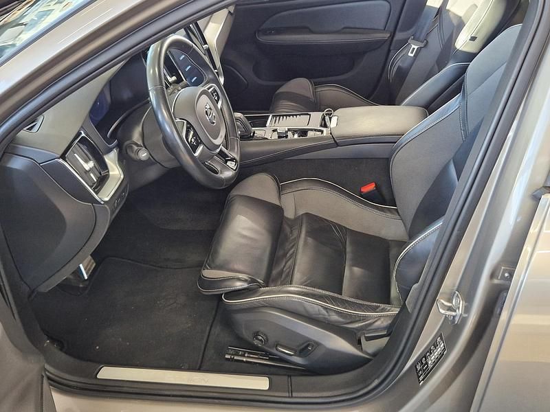 Käytetty Volvo V60 R-Design 392 HP (288 kW) 2019 Harmaa Farmari