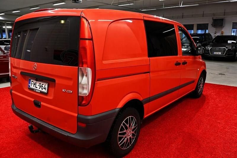 Käytetty Mercedes Vito 95 HP (69 kW) 2011 Punainen Van