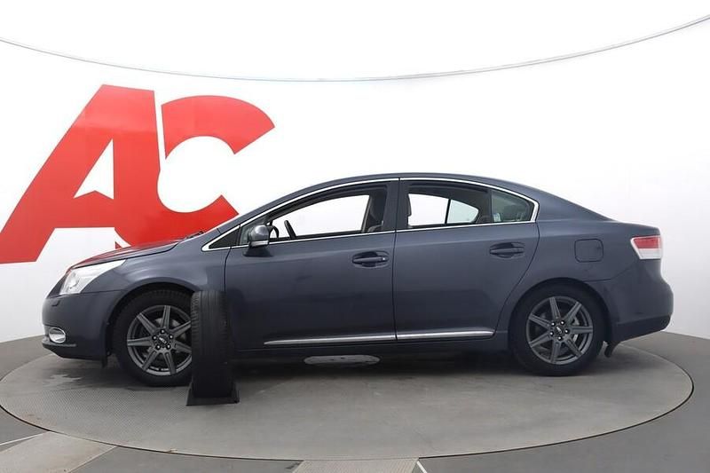 Käytetty Toyota Avensis Multidrive S 147 HP (108 kW) 2010 Sininen Sedan