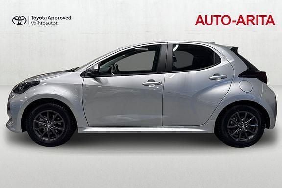 Käytetty Toyota Yaris Active 114 HP (83 kW) 2025 Hopea Viistoperä