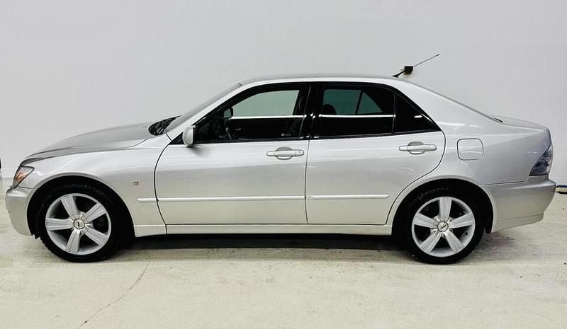 Käytetty Lexus IS200 155 HP (114 kW) 2005 Sedan