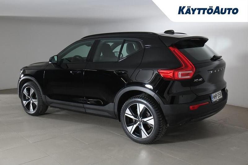 Käytetty Volvo XC40 Business Edition 169 kW (231 HP) 2022 Musta Katumaasturi