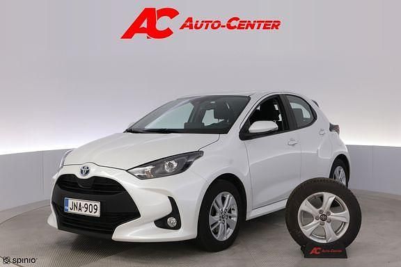 Platinum pearl white Käytetty 2023 Toyota Yaris Active Viistoperä | 21 790 € (Hieman kallis) - Kuva 1/4