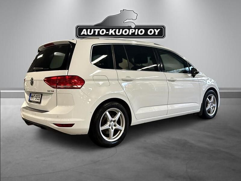 Käytetty VW Touran Highline 190 HP (139 kW) 2016 Valkoinen Tila-auto