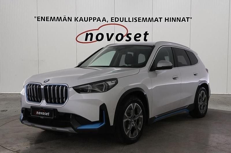 Valkoinen Käytetty 2023 BMW iX1 xLine Katumaasturi | 38 770 € (Perustarjous) - Kuva 1/4