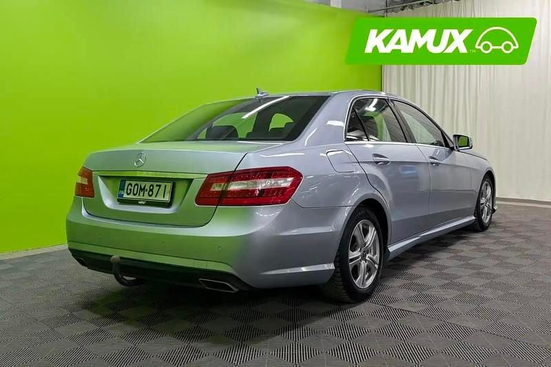 Käytetty Mercedes E220 AMG 170 HP (125 kW) 2012 Sininen Sedan