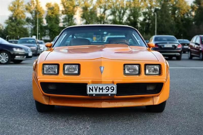 Käytetty Pontiac Trans Am 1981 Coupe - kaksiovinen