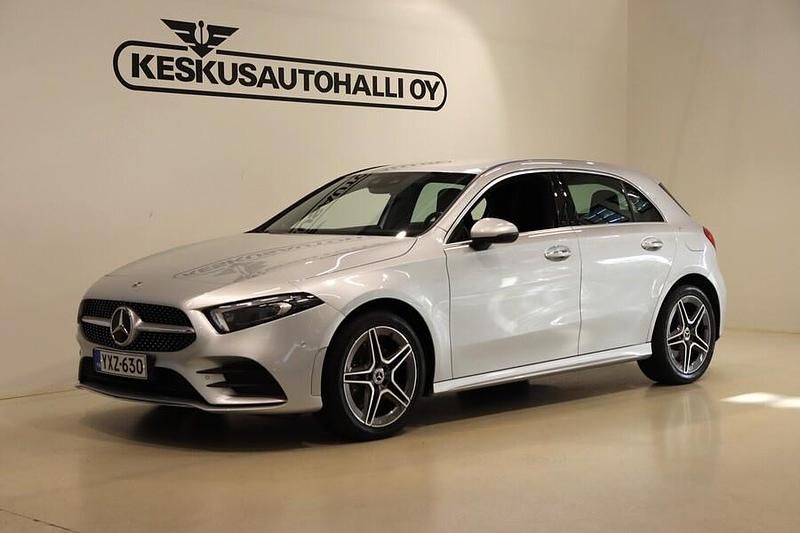 Käytetty Mercedes A250 AMG line 163 HP (119 kW) 2022 Hopea Viistoperä
