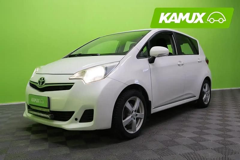 Käytetty Toyota Verso-S Multidrive S 99 HP (72 kW) 2011 Valkoinen Tila-auto