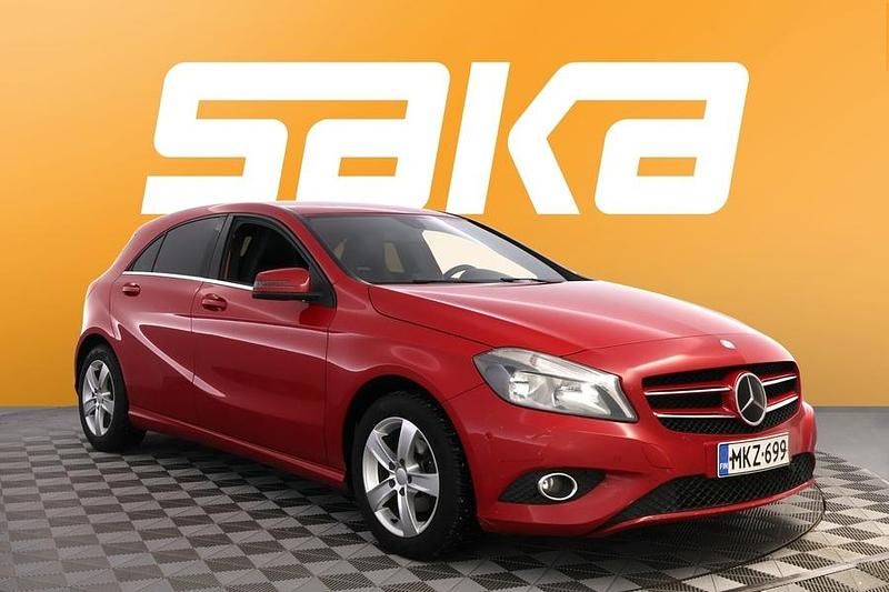 Käytetty Mercedes A180 Business 109 HP (80 kW) 2013 Viistoperä