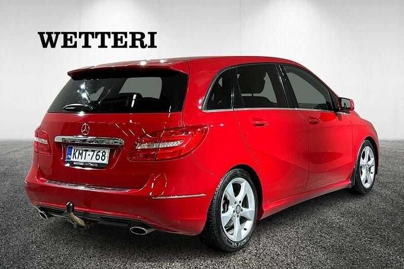 Käytetty Mercedes B180 109 HP (80 kW) 2013 Punainen Tila-auto