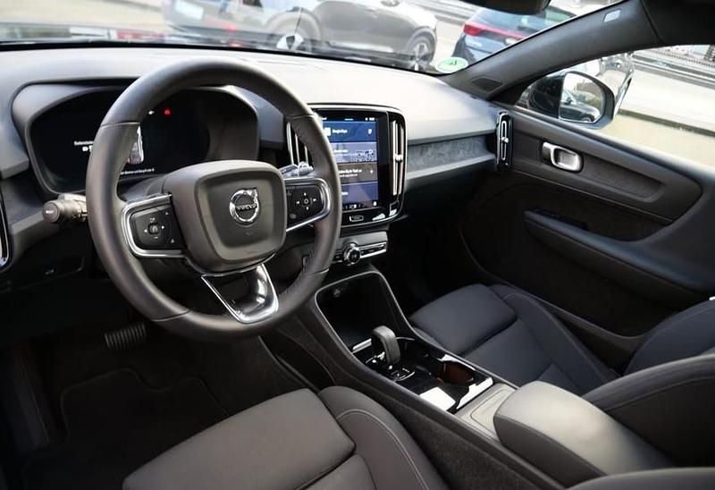 Käytetty Volvo C40 Core 175 kW (238 HP) 2023 Katumaasturi