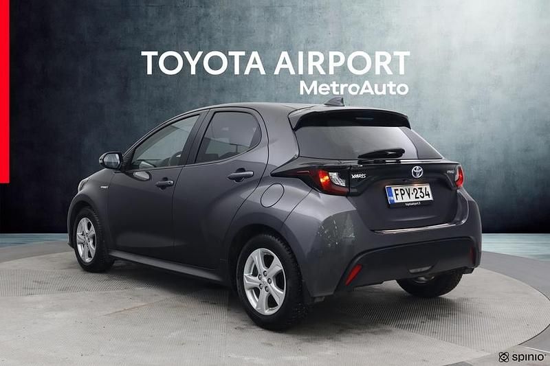 Käytetty Toyota Yaris Hybrid Active 116 HP (85 kW) 2020 Harmaa Viistoperä