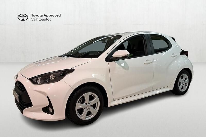 Valkoinen Käytetty 2022 Toyota Yaris Hybrid Active Viistoperä | 20 890 € (Perustarjous) - Kuva 1/4