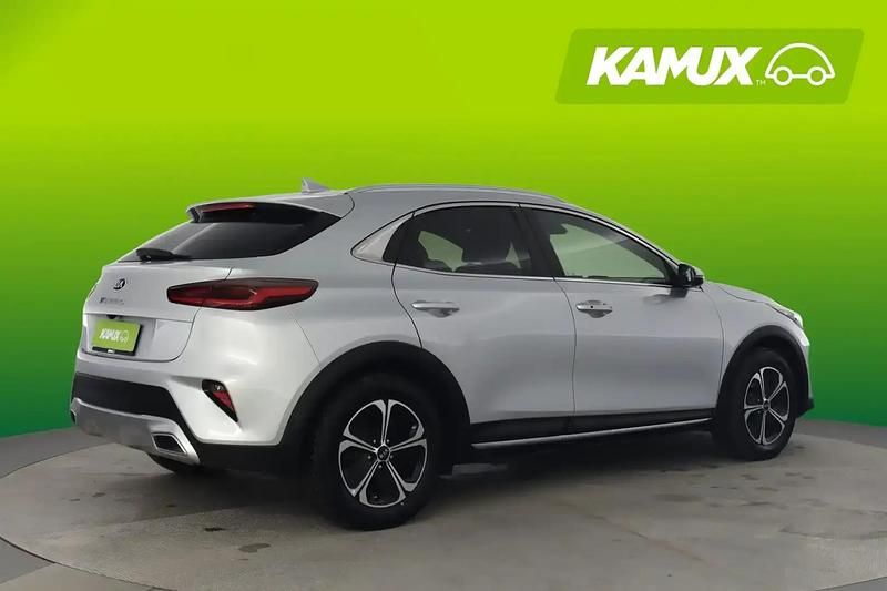 Käytetty Kia XCeed Vision 105 HP (77 kW) 2021 Hopea / harmaa Katumaasturi