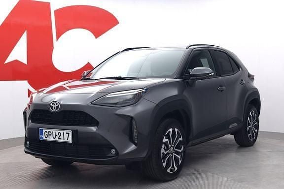 Harmaa Käytetty 2024 Toyota Yaris Cross Plus Katumaasturi | 34 890 € (Hieman kallis) - Kuva 1/4
