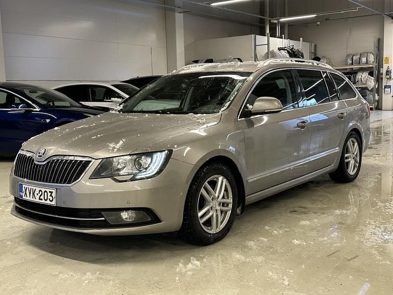 Käytetty Skoda Superb Business Line 140 HP (102 kW) 2014 Farmari