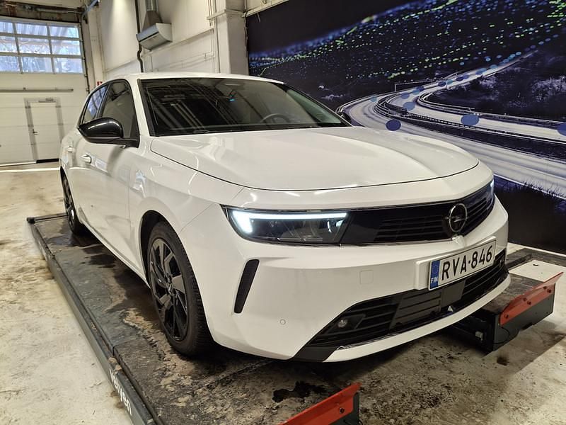 Käytetty Opel Astra Innovation 180 HP (132 kW) 2023 Valkoinen Viistoperä