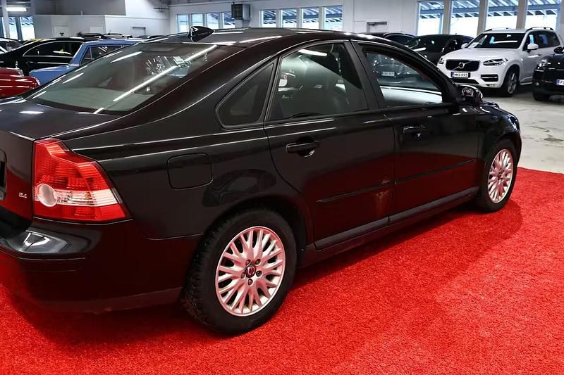 Käytetty Volvo S40 140 HP (102 kW) 2006 Musta Sedan
