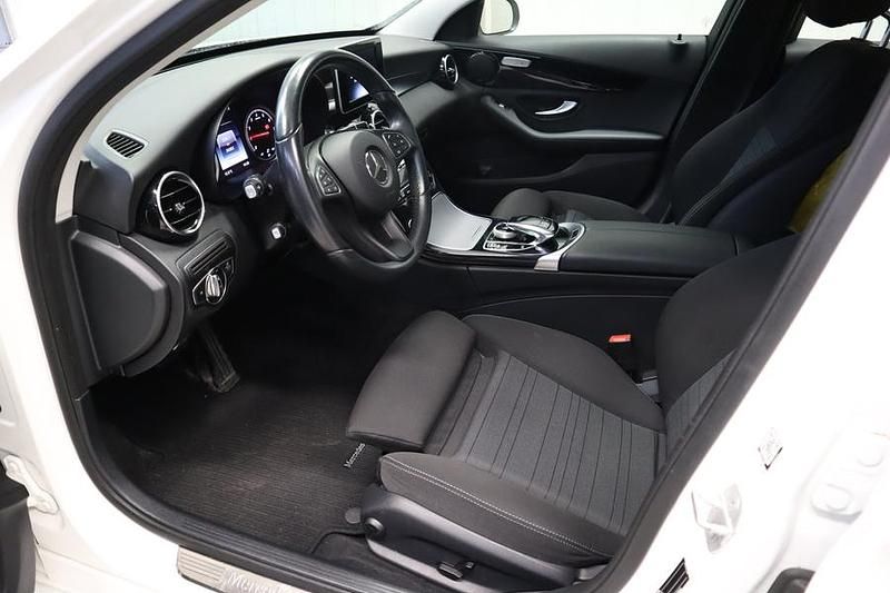 Käytetty Mercedes C200 Premium 184 HP (135 kW) 2015 Valkoinen Sedan